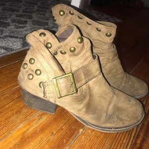 BP brown boot